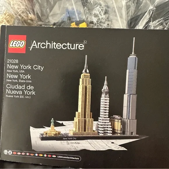 Lego Architecture New York City Set - Black, Gold, Silver, Blue, Green - Picture 13 of 13